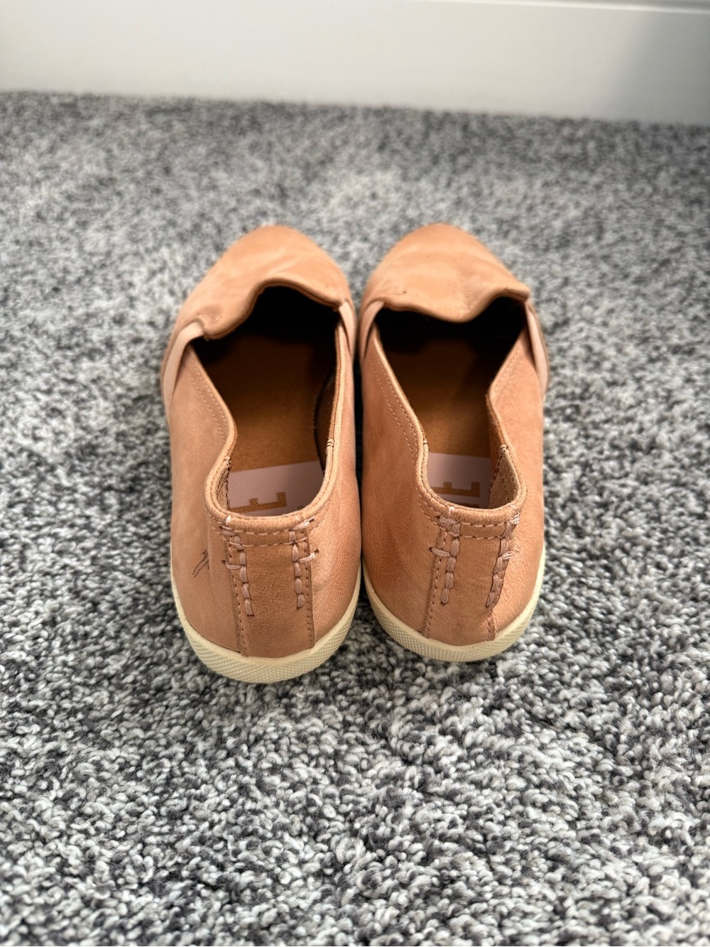 Frye Lisa Slip-On Flats in Nubuck Leather Buff Clay Color - Size 6 1/2 - Picture 3 of 7